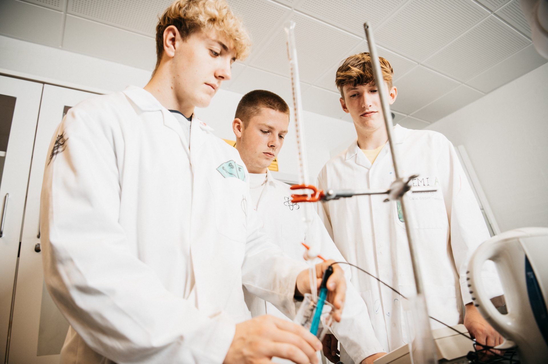 3 elever har naturvidenskab