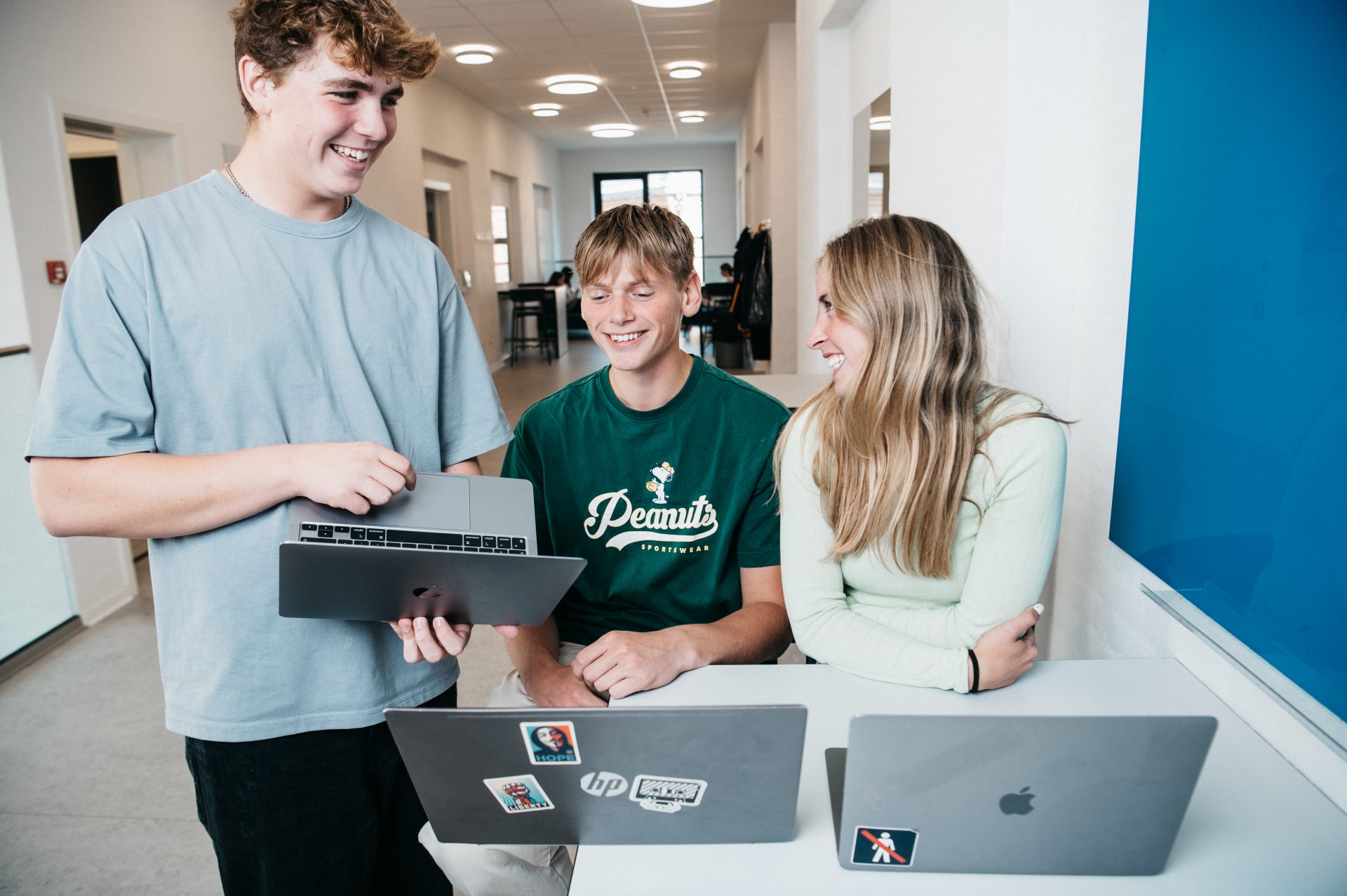 elever arbejder med en opgave