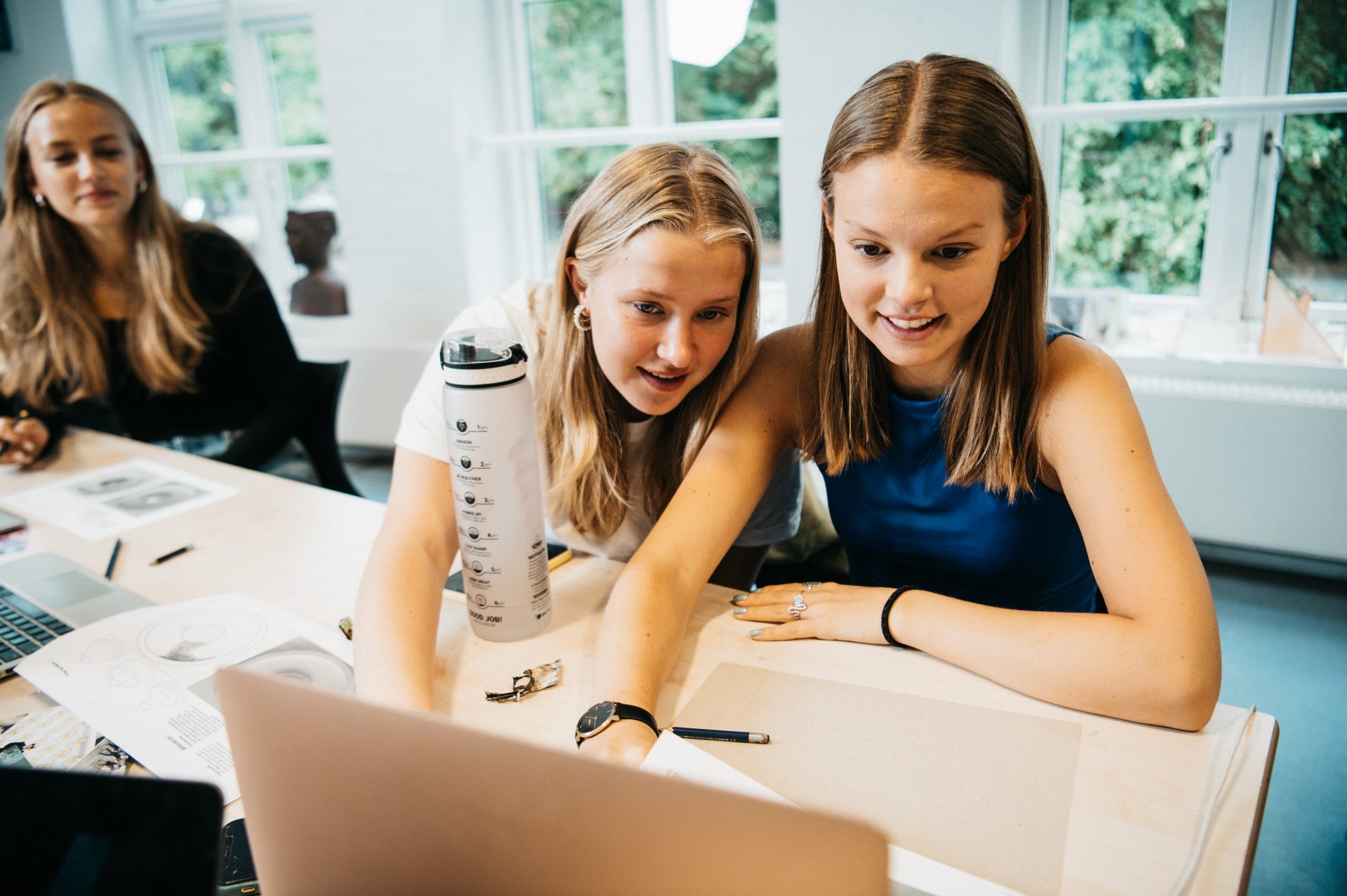 Piger der har billedkunst