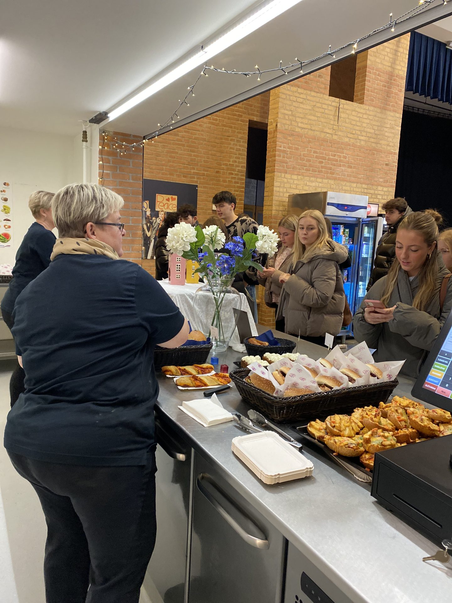 Salg af mad fra kantinen