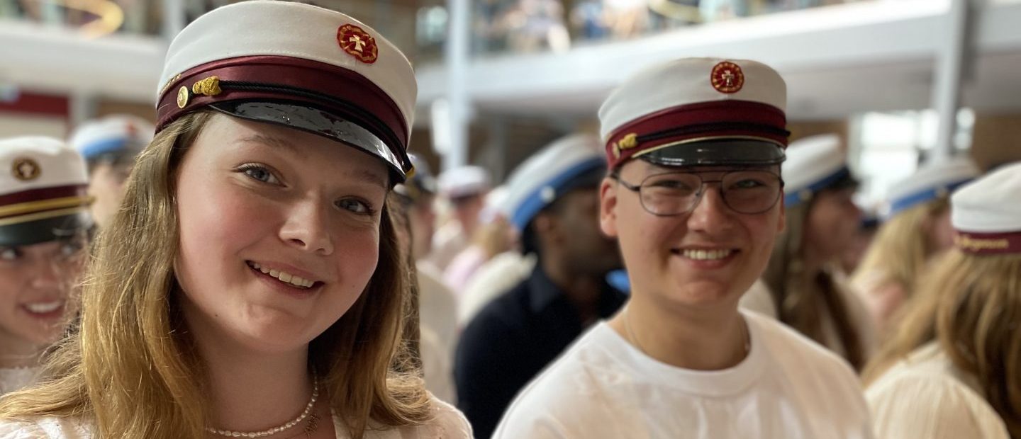 2 STX studenter til dimission