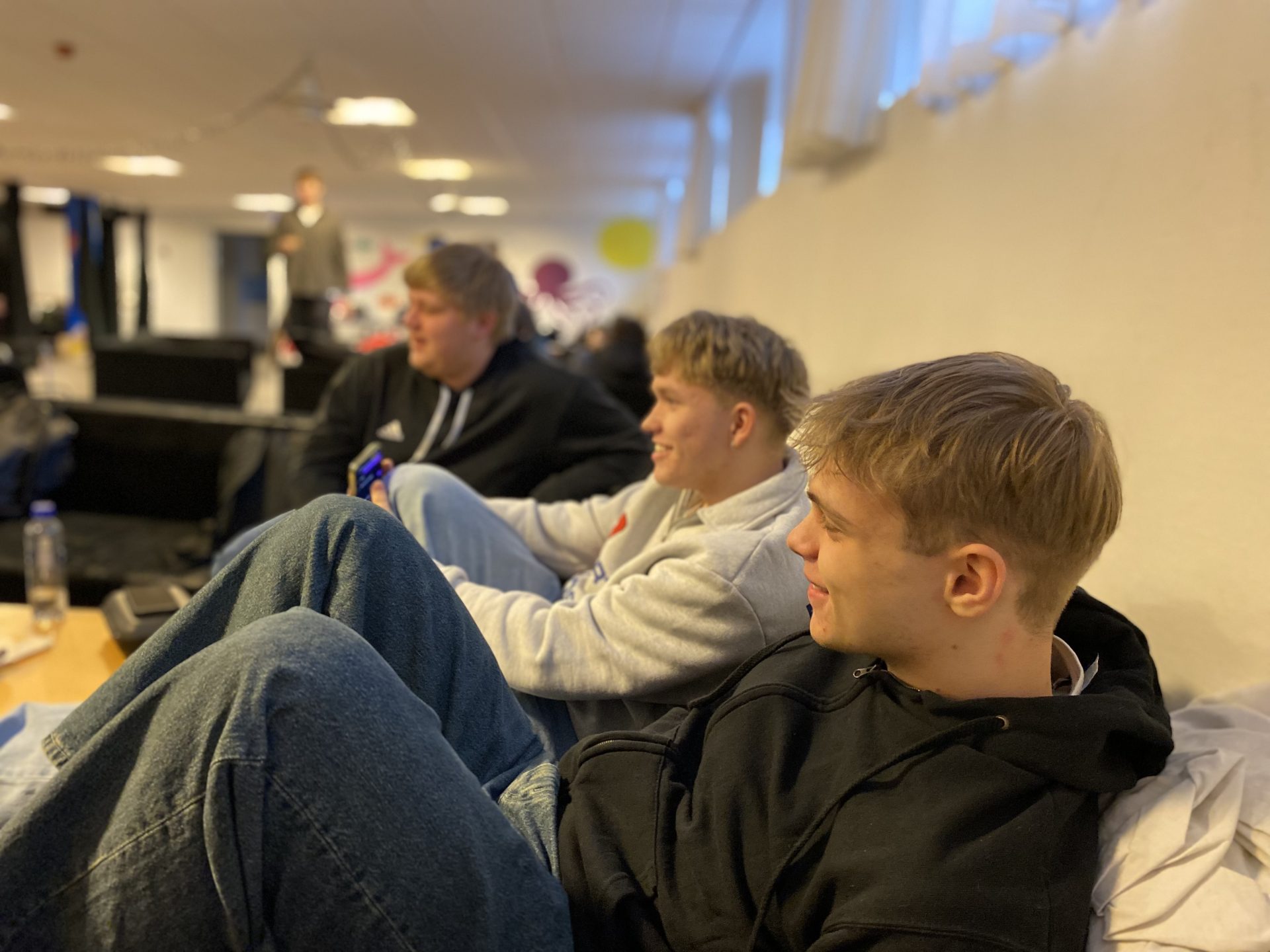 3 elever til fredagscafé